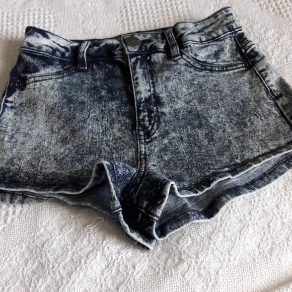 Sneak Peek Pants - Sneak peek high-rise shorts Small